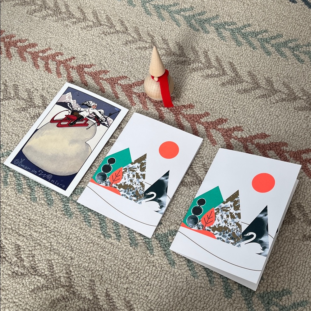 NWOT Wooden gnome and set of three Holiday Cards.